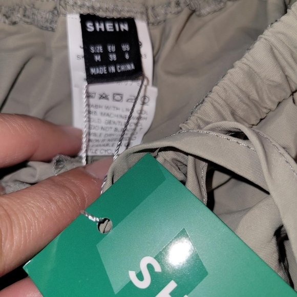 NWT medium sized parachute pants - Picture 4 of 4